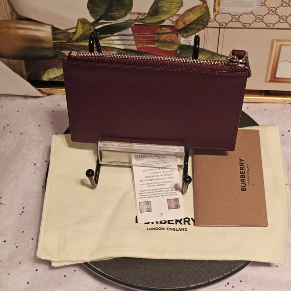 BURBERRY LONDON ENGLAND ALWYN LEATHER POUCH/CARD HOLDER - Picture 9 of 13
